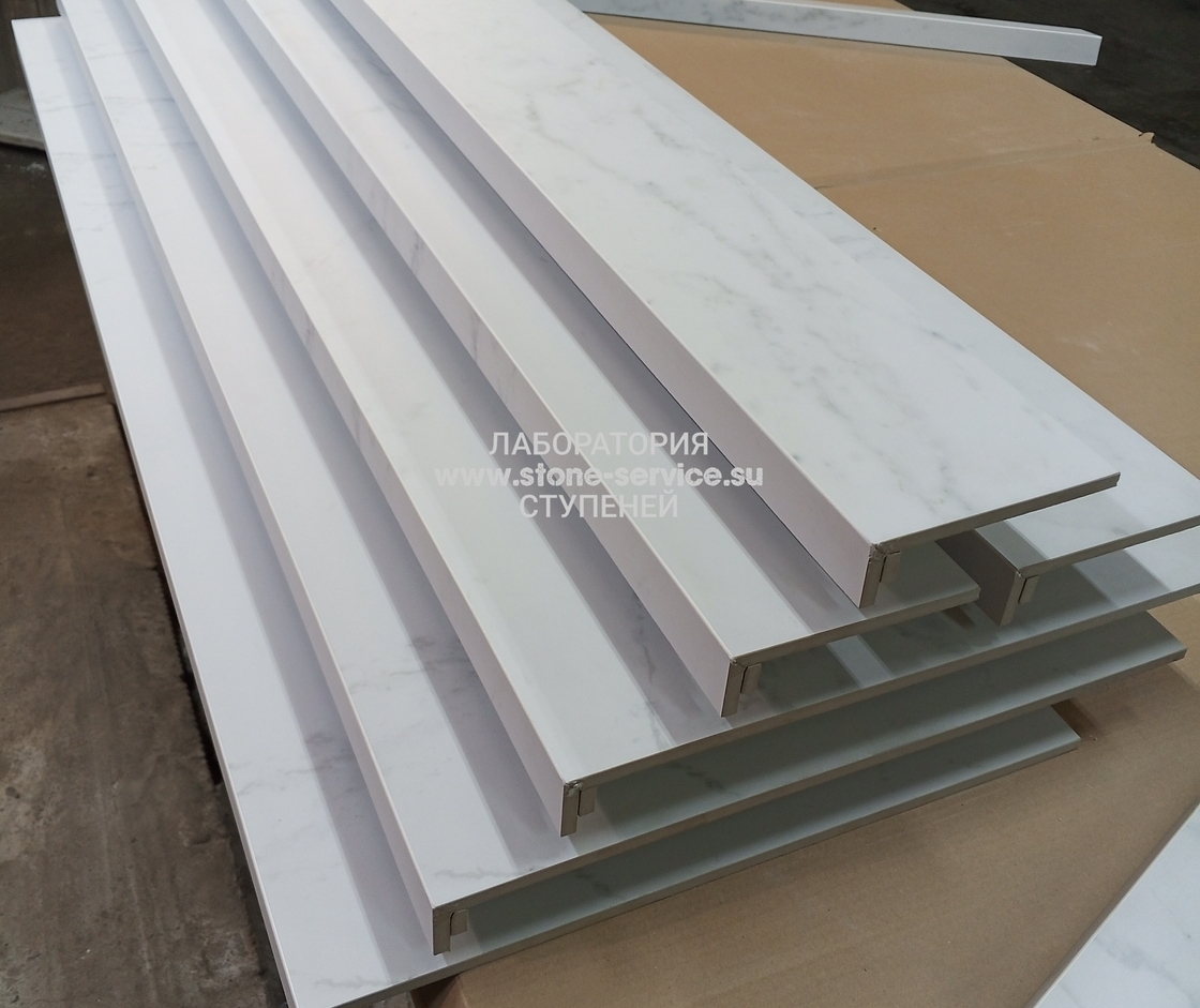 ступени с капиносом и подоконники из керамогранита