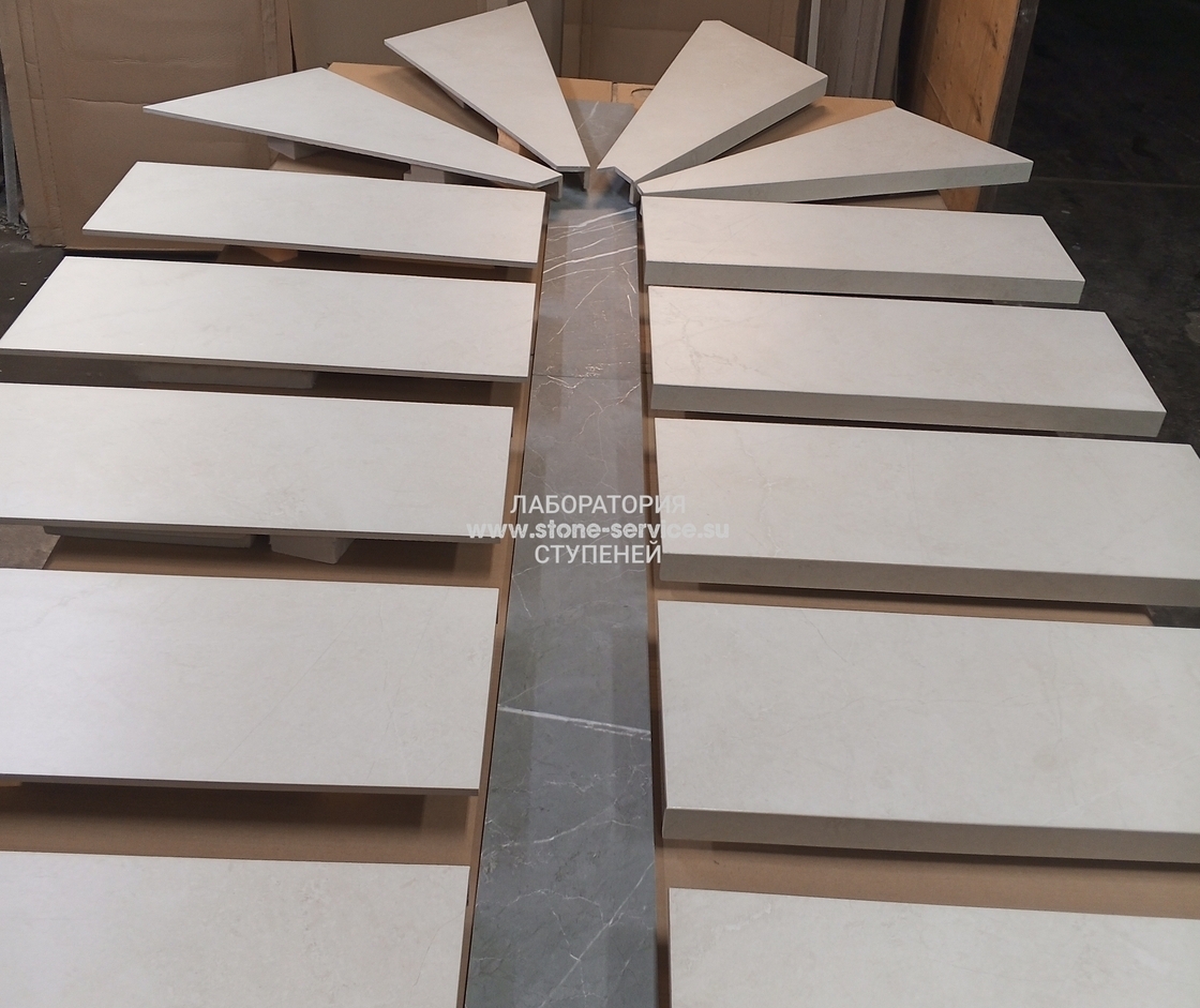 ступени с капиносом и подоконники из керамогранита