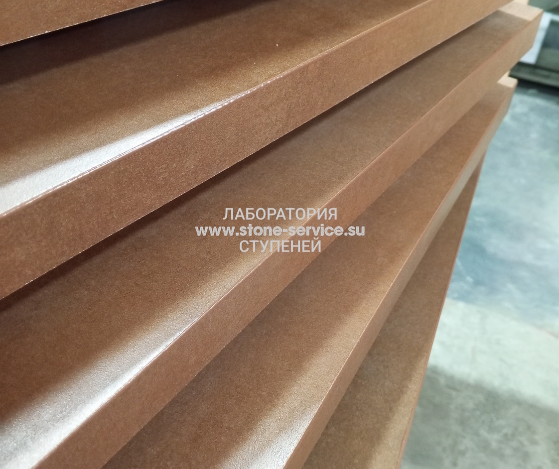 ступени с капиносом и подоконники из керамогранита