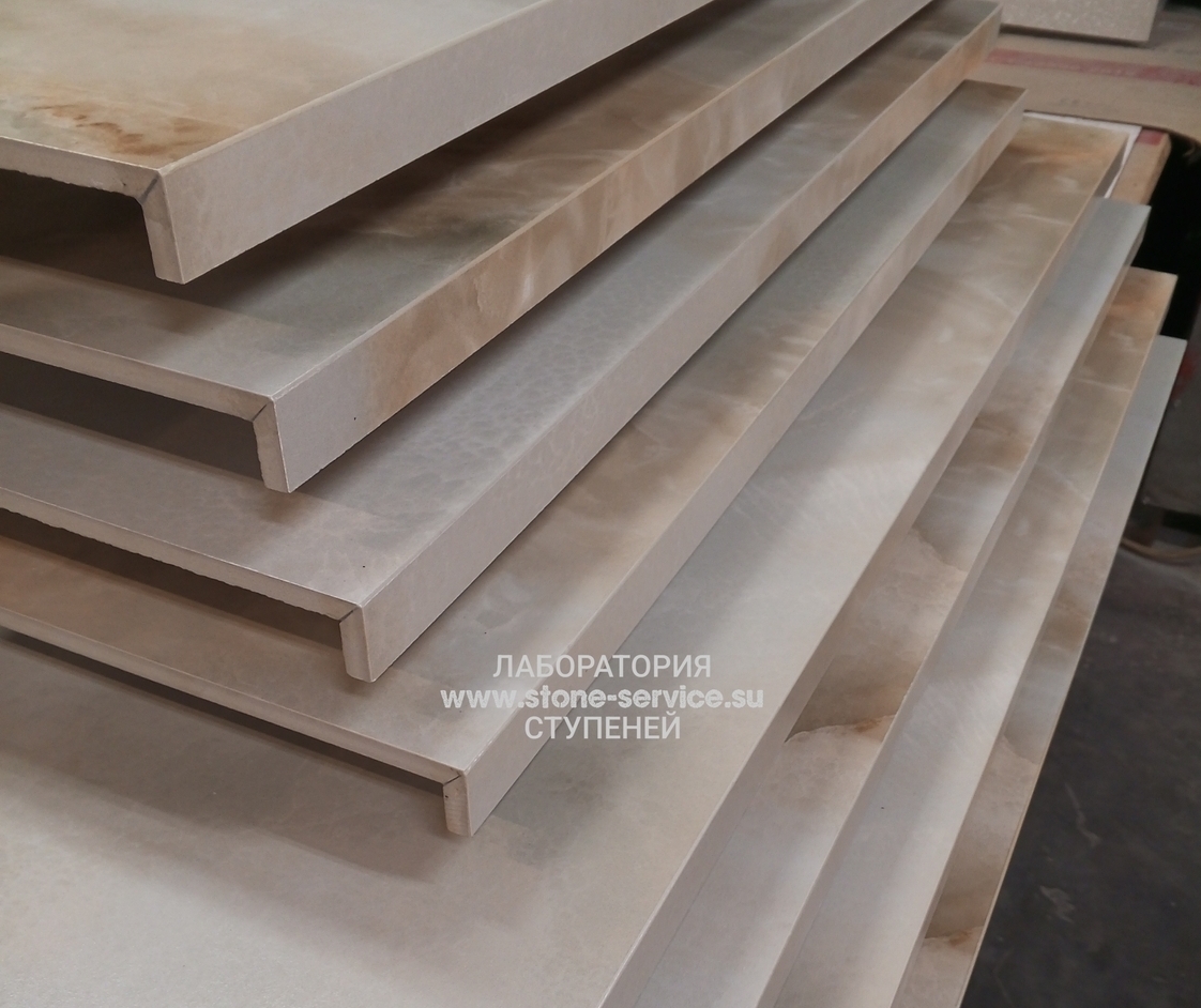 ступени с капиносом и подоконники из керамогранита