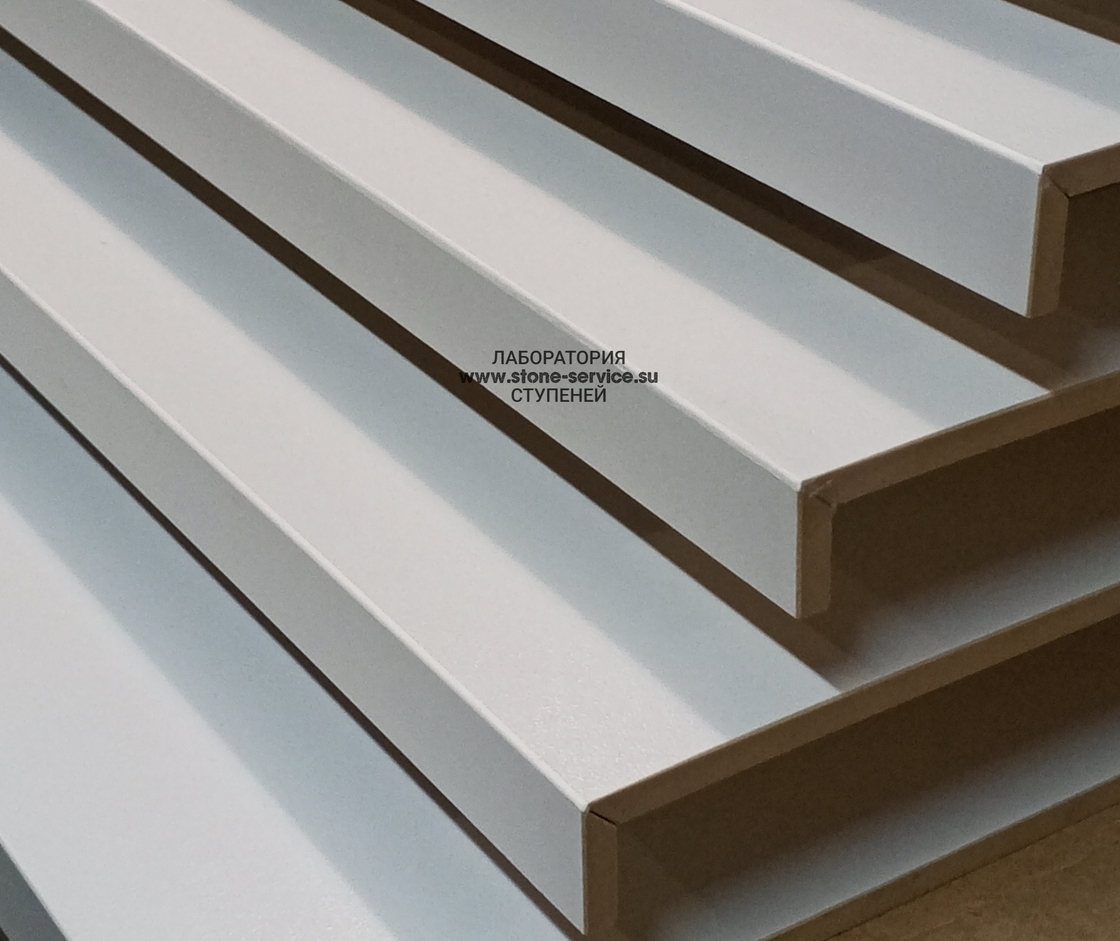 ступени с капиносом и подоконники из керамогранита