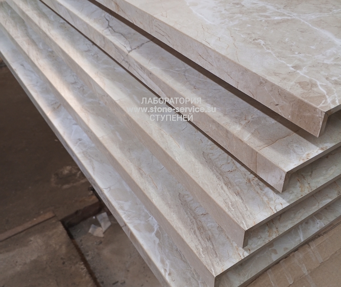 ступени с капиносом и подоконники из керамогранита