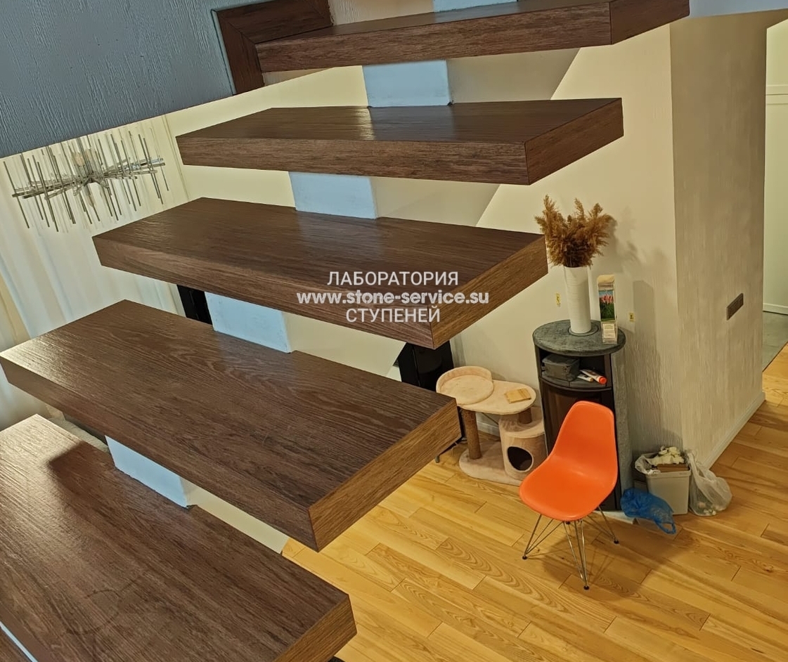 ступени с капиносом и подоконники из керамогранита