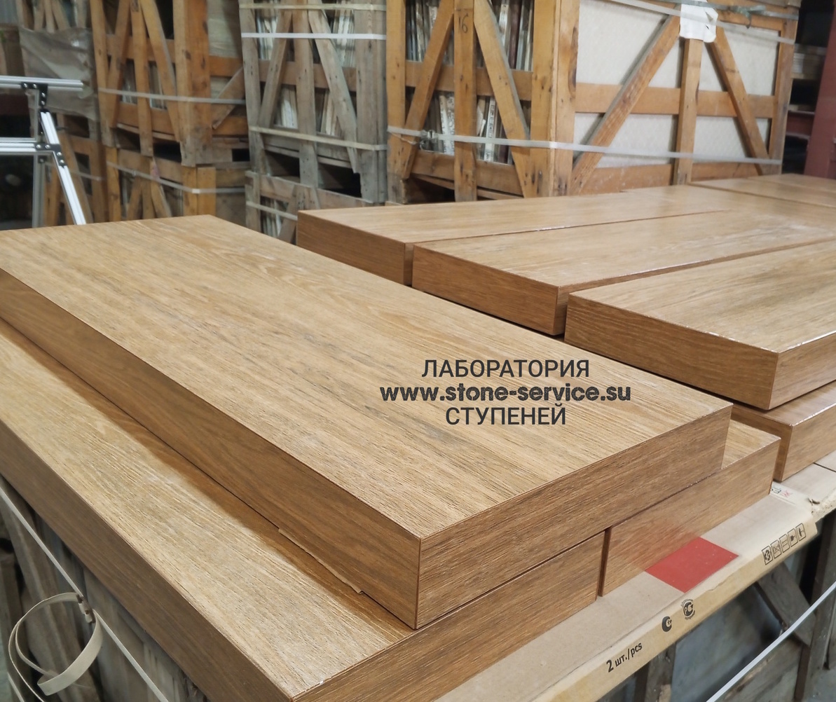 ступени с капиносом и подоконники из керамогранита