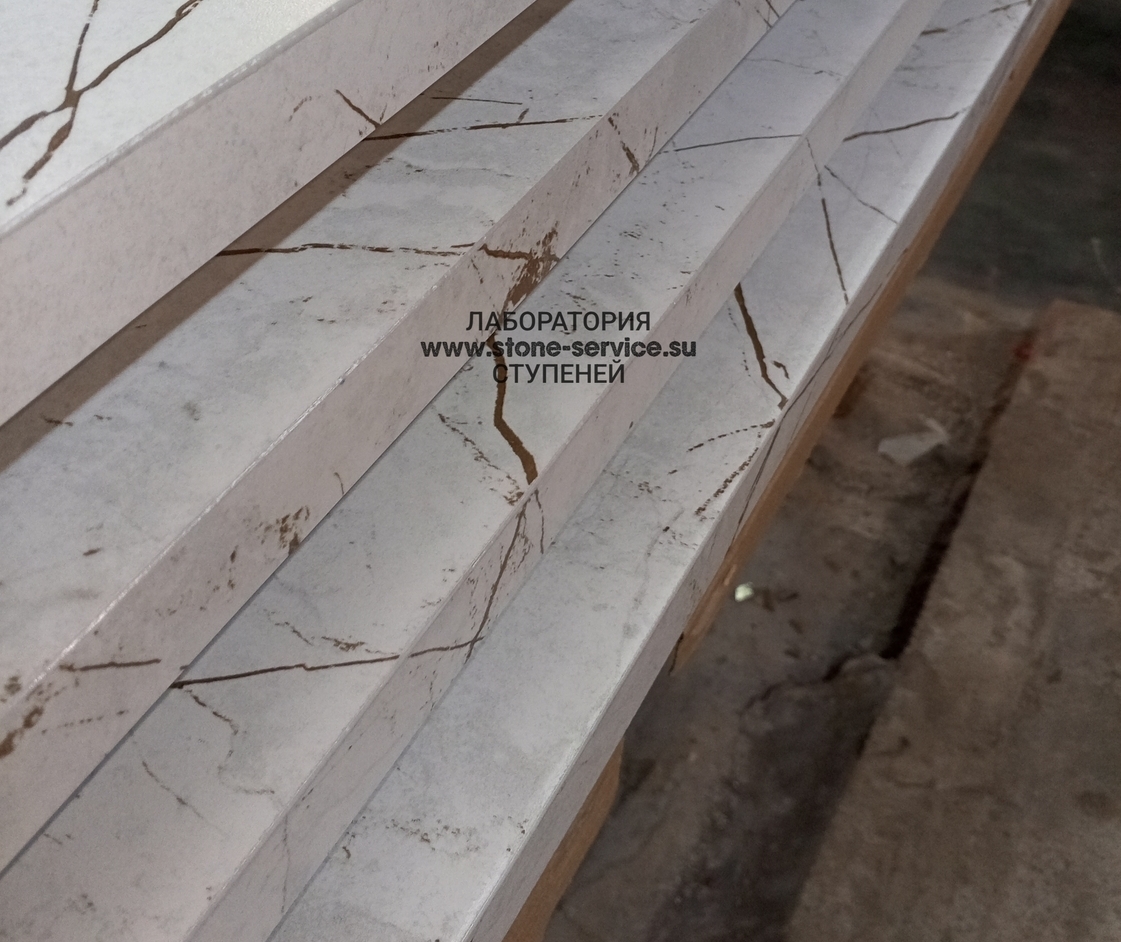 ступени с капиносом и подоконники из керамогранита