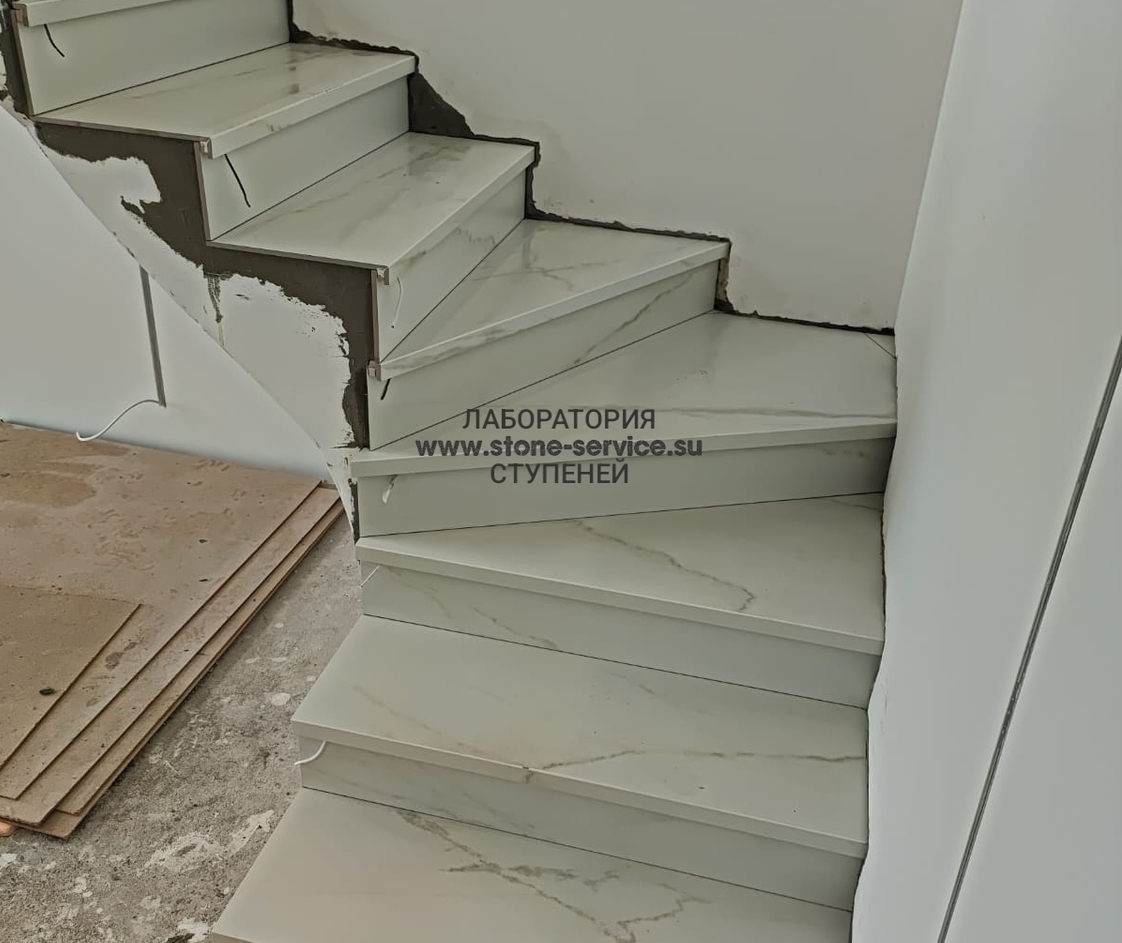 ступени с капиносом и подоконники из керамогранита