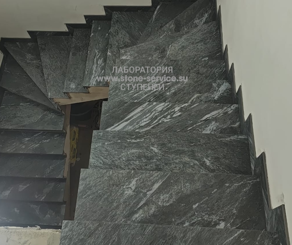 ступени с капиносом и подоконники из керамогранита