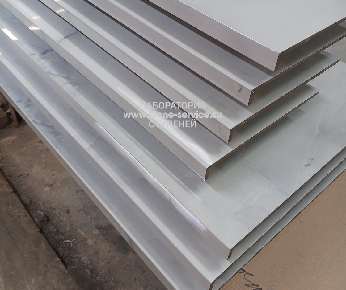 ступени с капиносом и подоконники из керамогранита