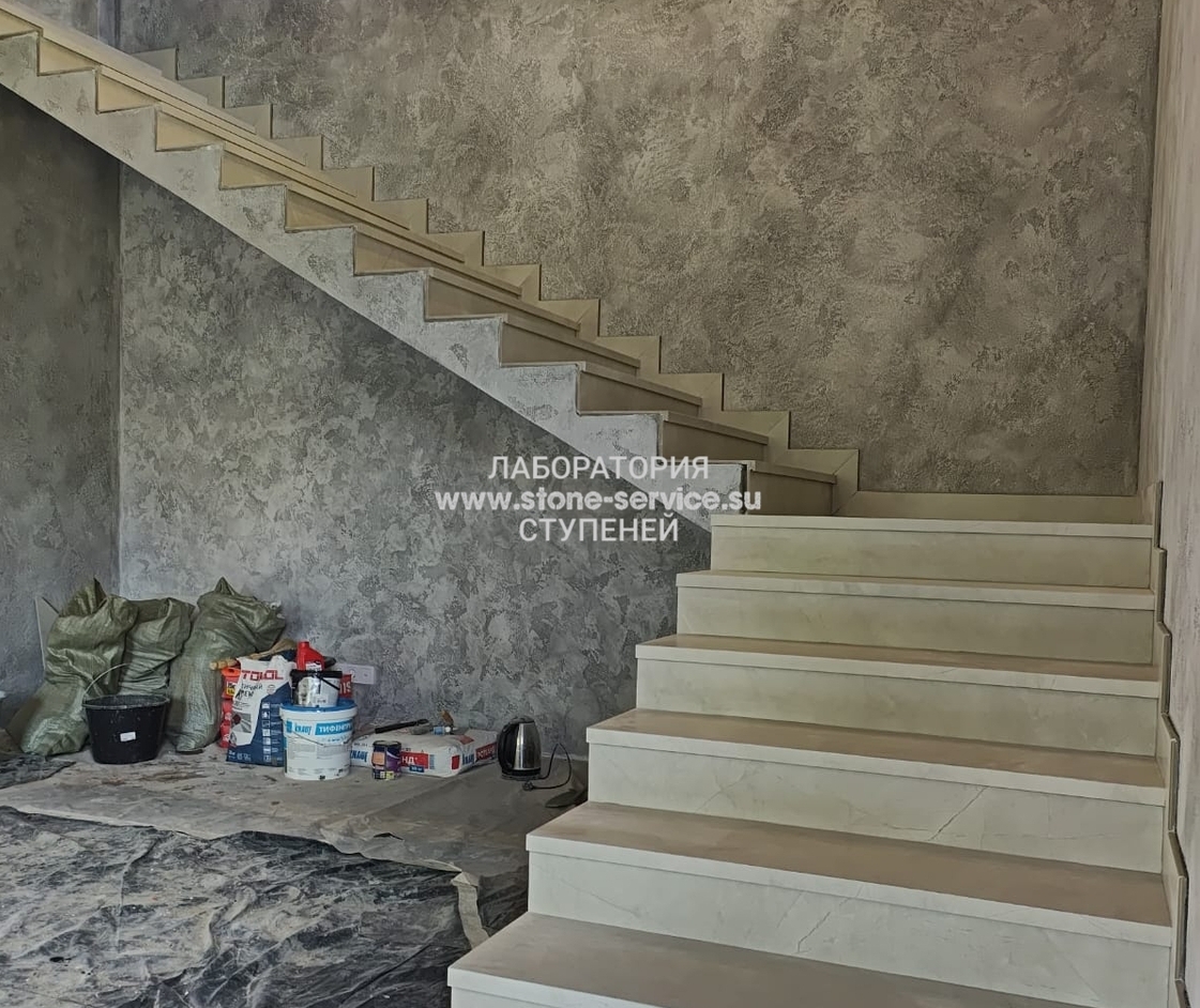 ступени с капиносом и подоконники из керамогранита