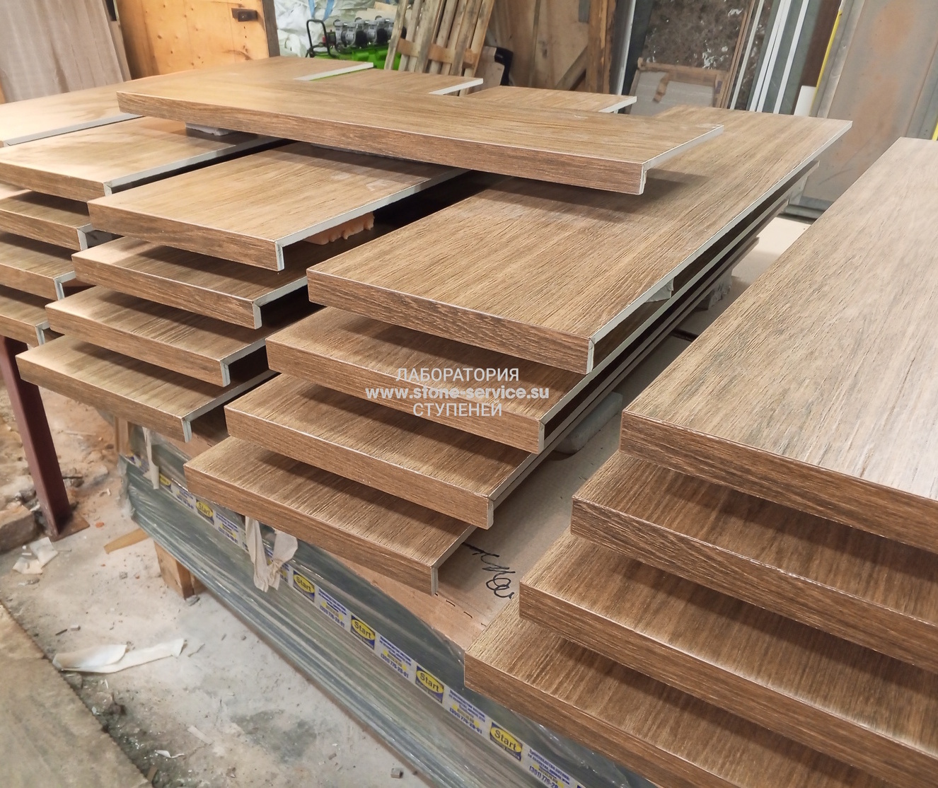 ступени с капиносом и подоконники из керамогранита