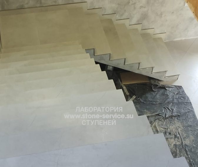 ступени с капиносом и подоконники из керамогранита