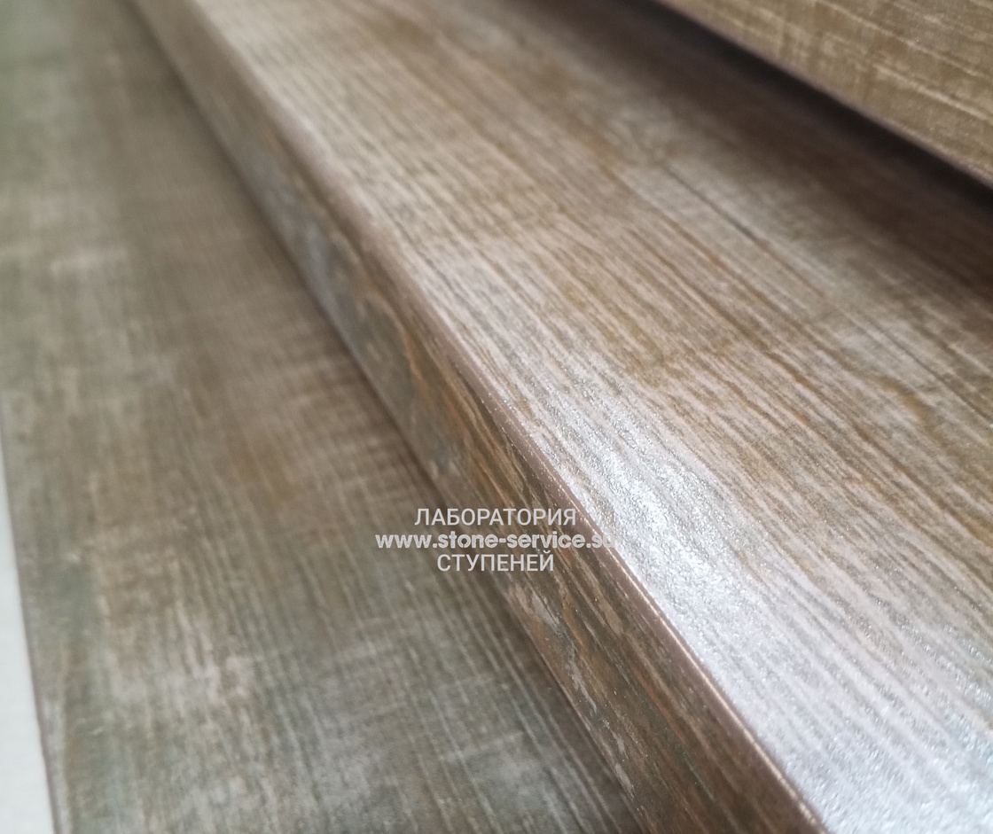 ступени с капиносом и подоконники из керамогранита