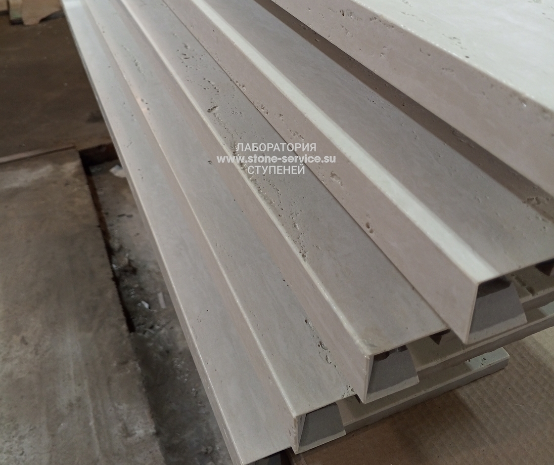 ступени с капиносом и подоконники из керамогранита