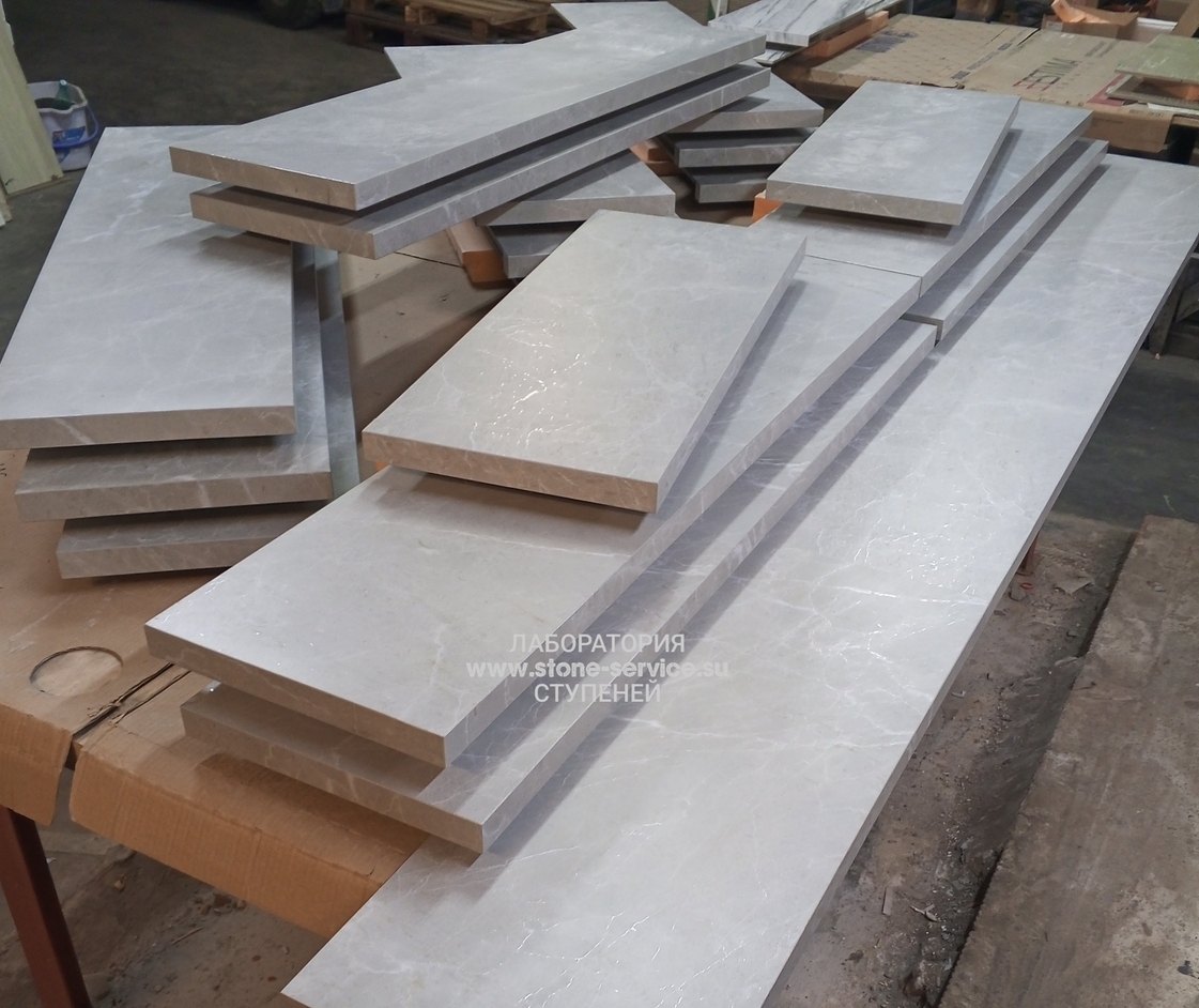 ступени с капиносом и подоконники из керамогранита