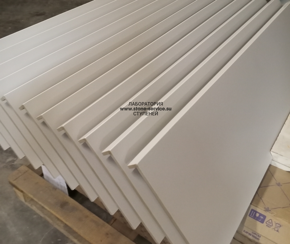 ступени с капиносом и подоконники из керамогранита