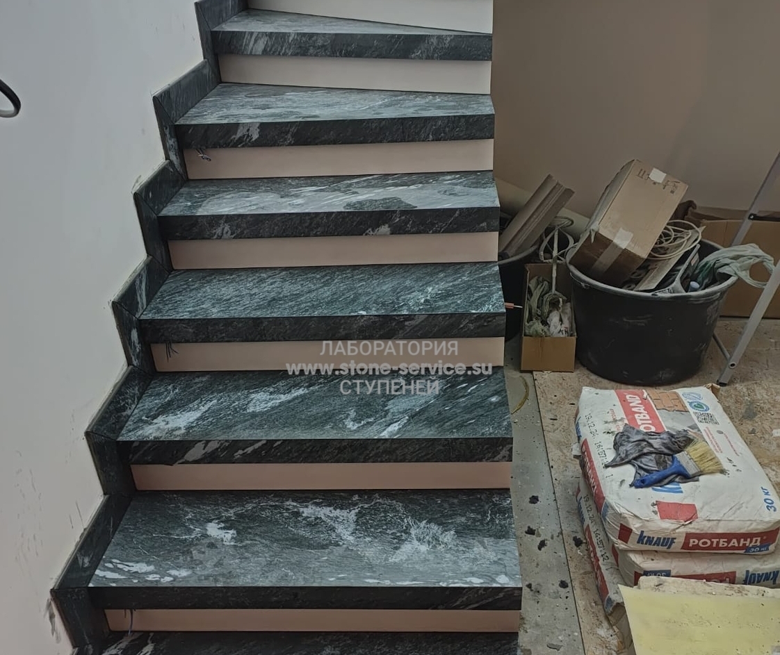 ступени с капиносом и подоконники из керамогранита
