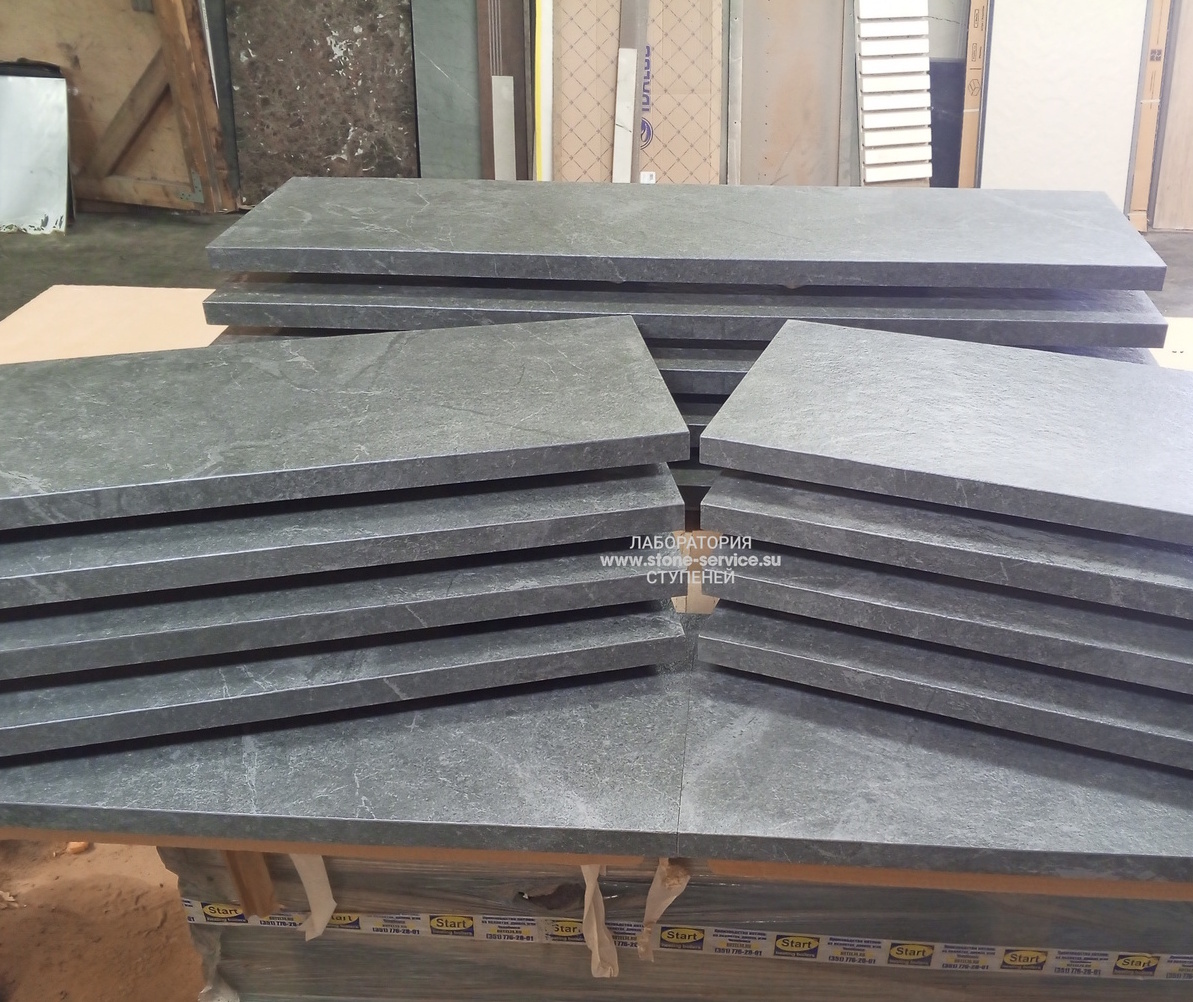 ступени с капиносом и подоконники из керамогранита