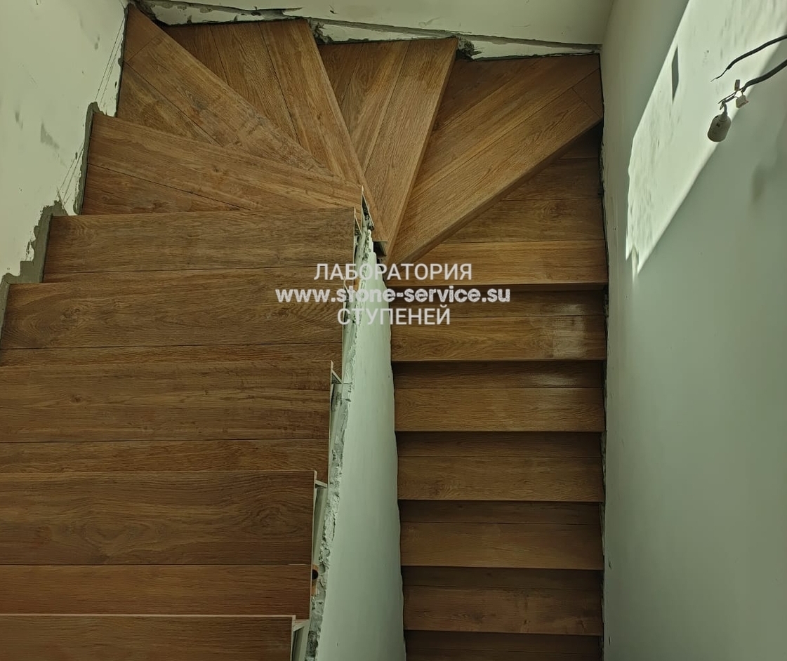 ступени с капиносом и подоконники из керамогранита