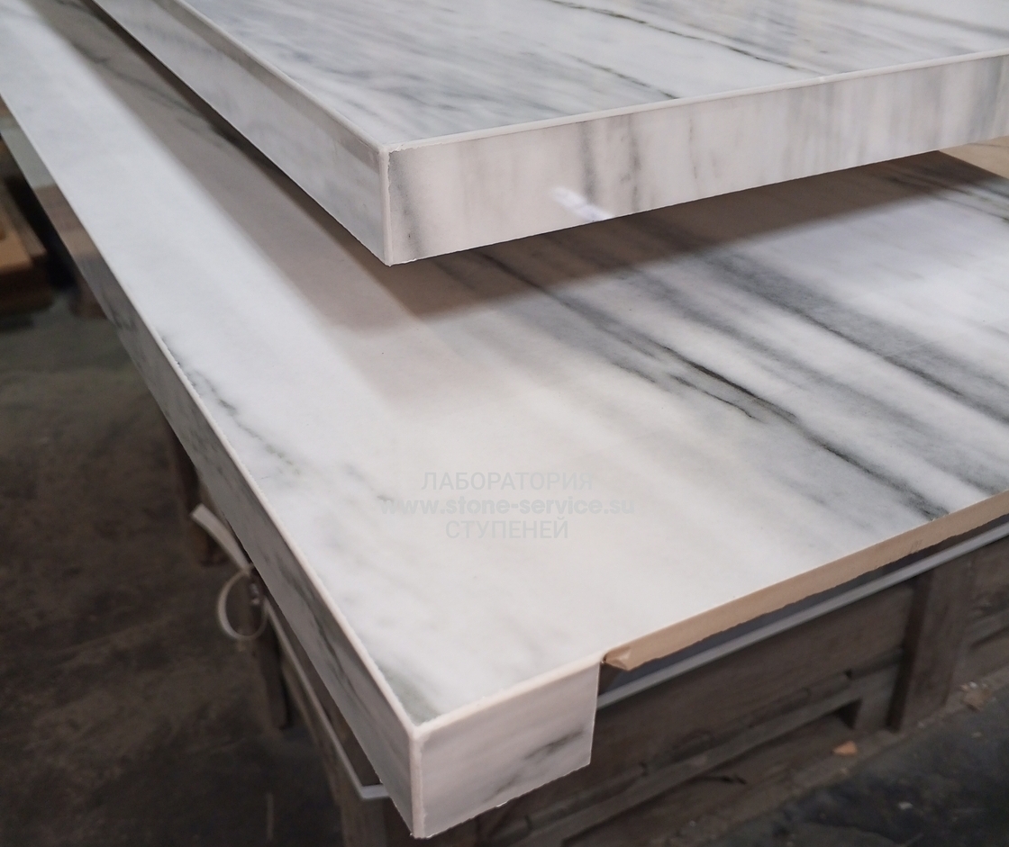 ступени с капиносом и подоконники из керамогранита