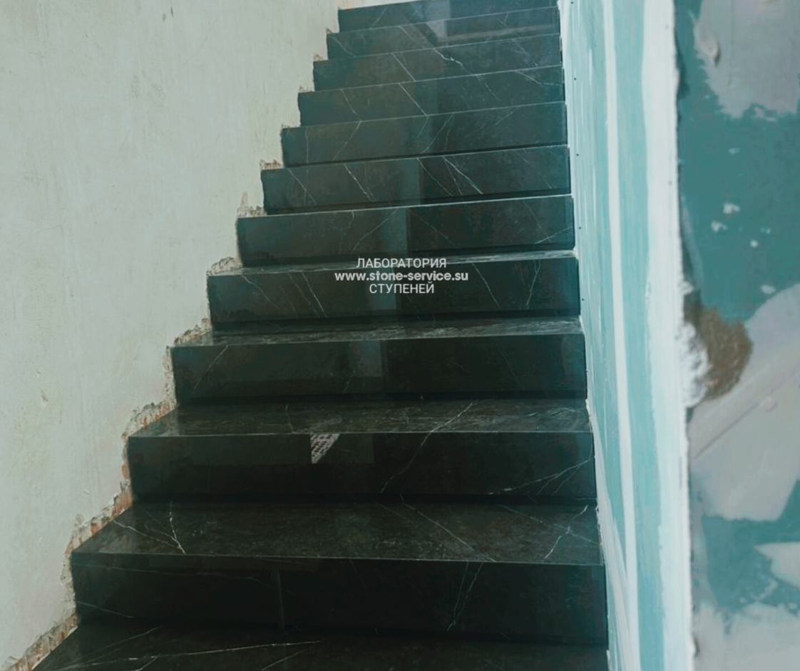 ступени с капиносом и подоконники из керамогранита