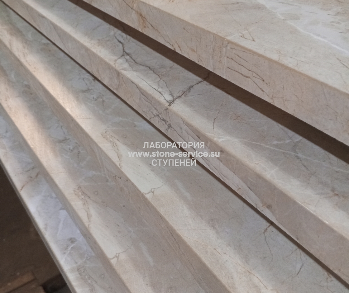 ступени с капиносом и подоконники из керамогранита