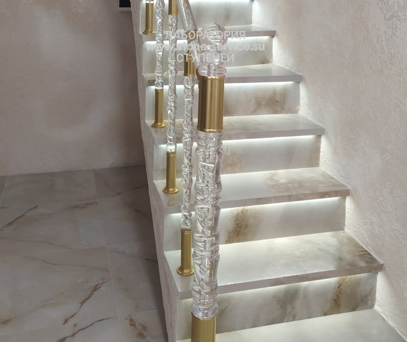 ступени с капиносом и подоконники из керамогранита