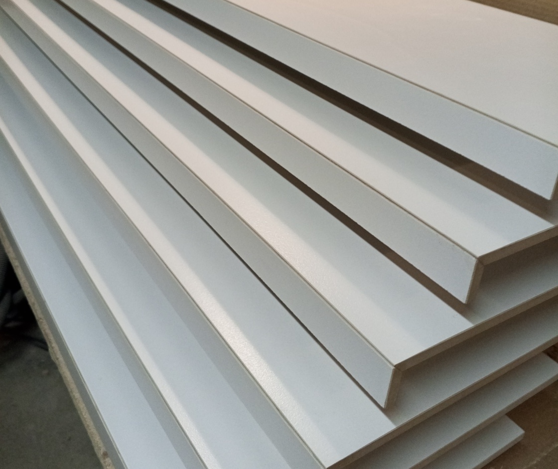 ступени с капиносом и подоконники из керамогранита