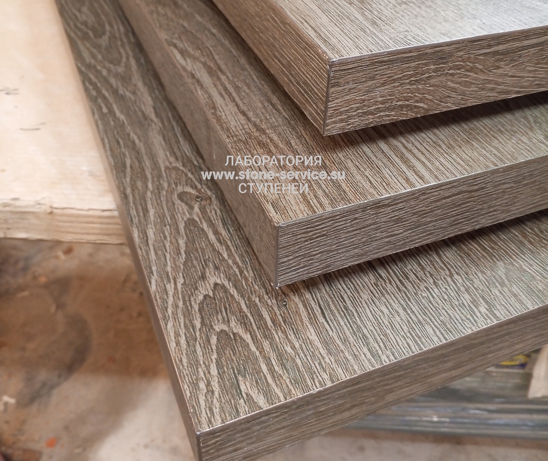 ступени с капиносом и подоконники из керамогранита