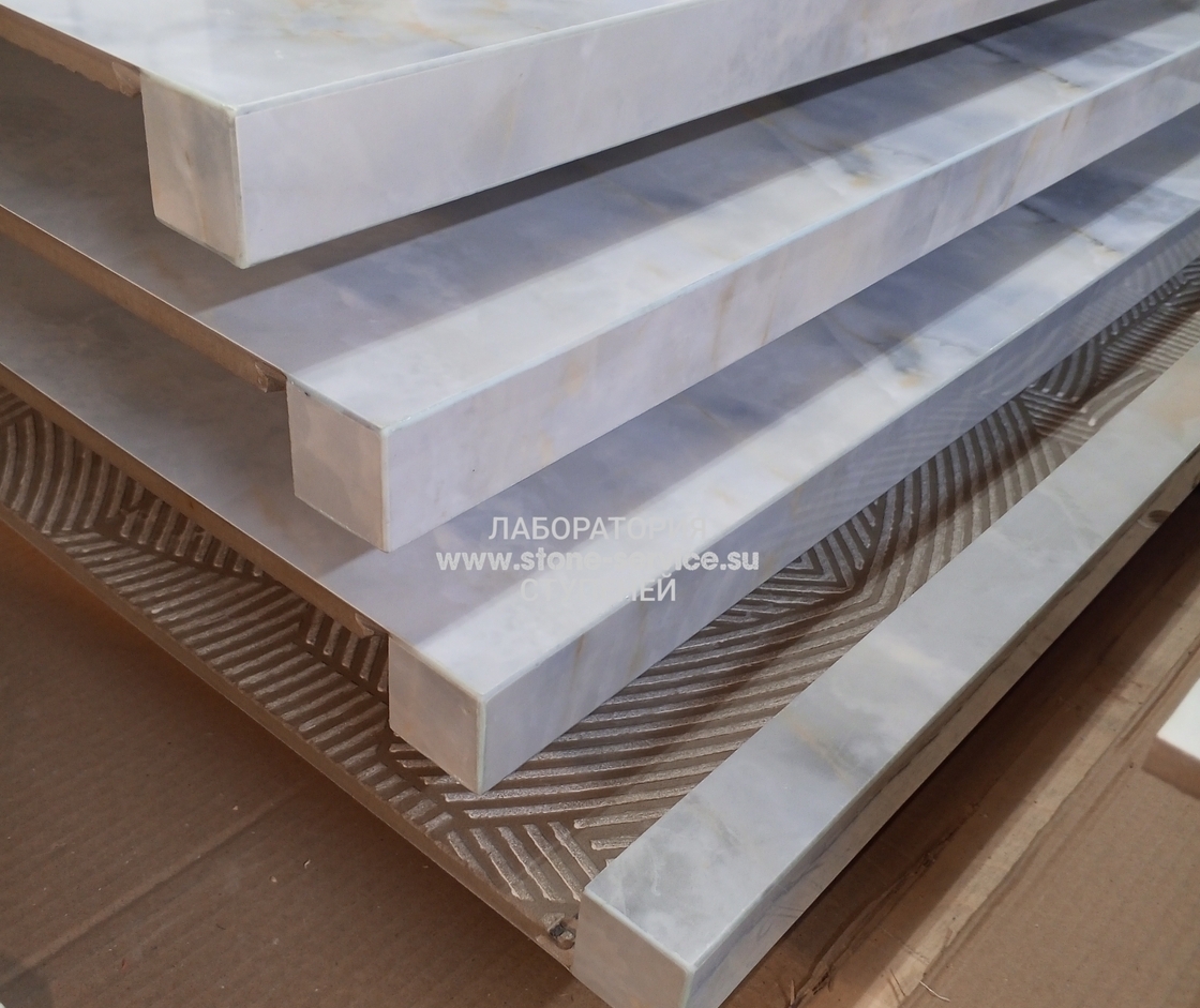 ступени с капиносом и подоконники из керамогранита