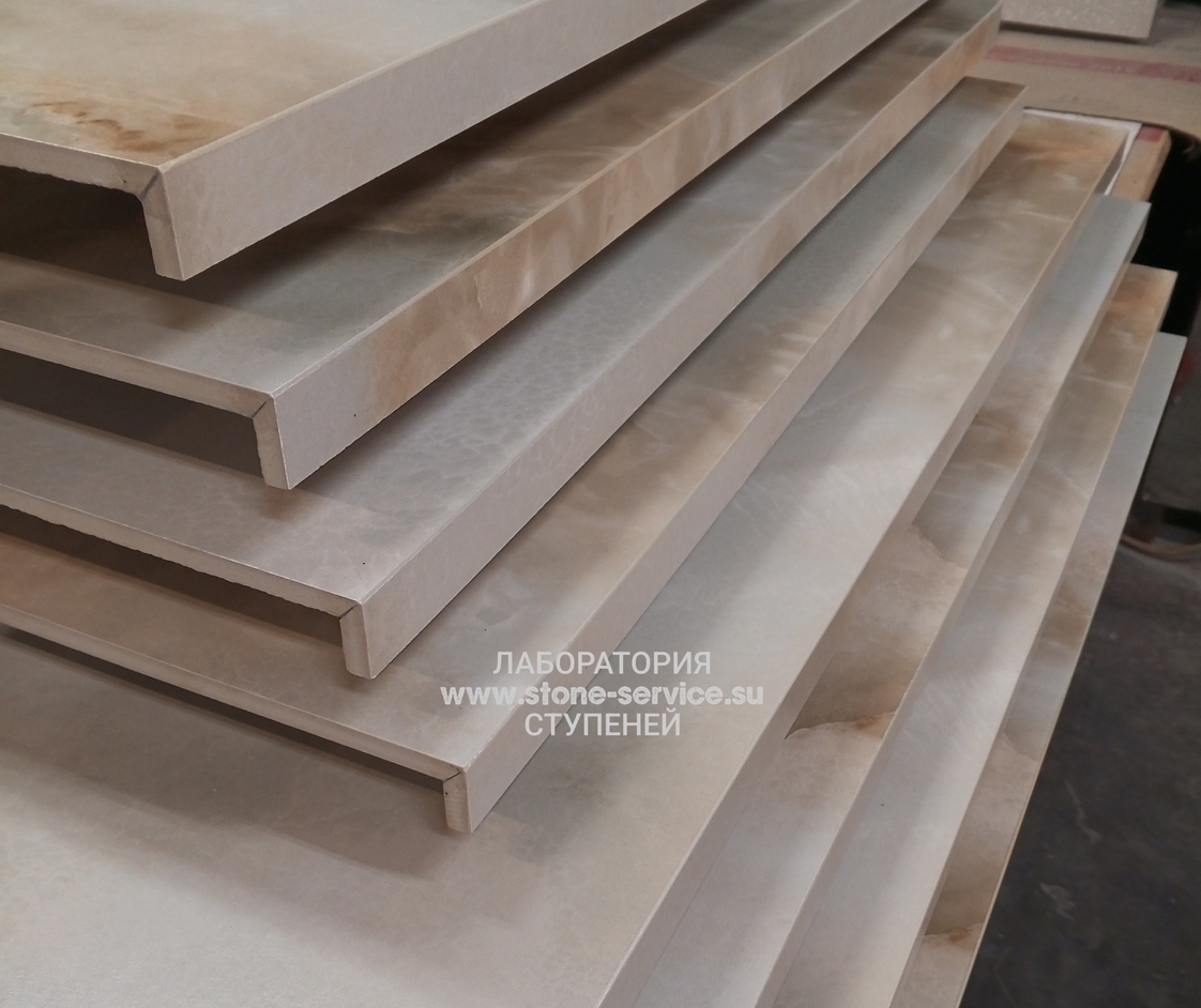 ступени с капиносом и подоконники из керамогранита