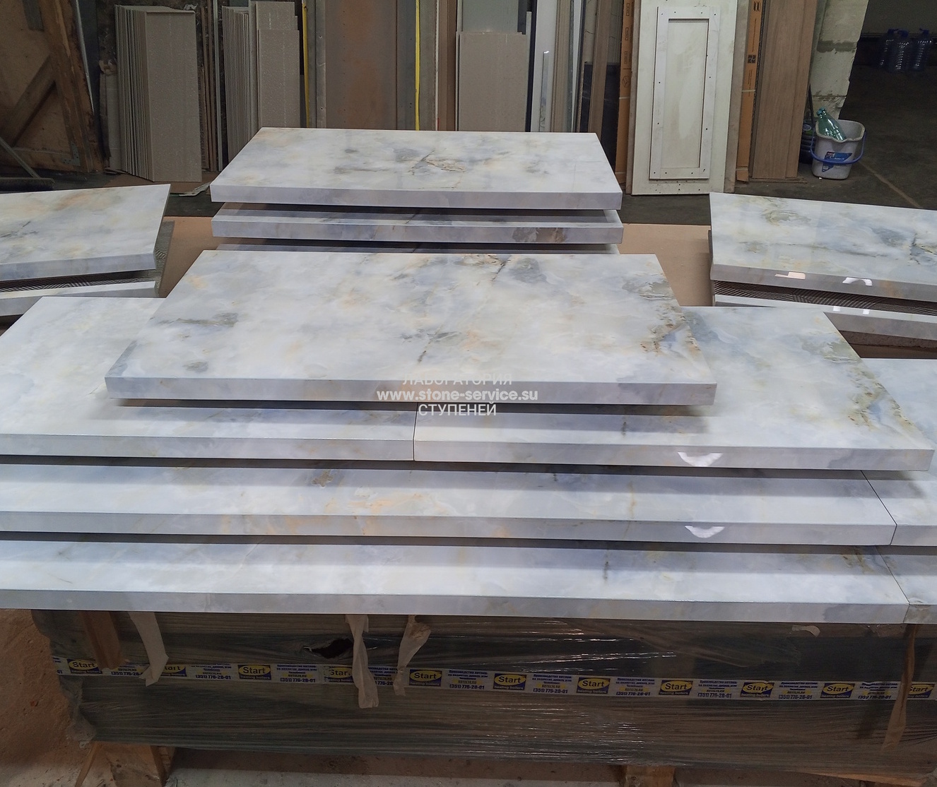 ступени с капиносом и подоконники из керамогранита