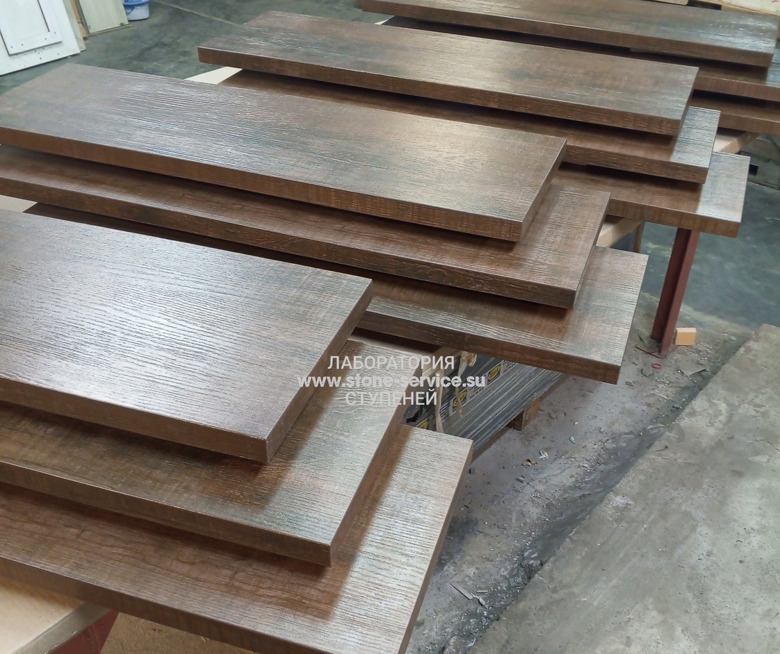 ступени с капиносом и подоконники из керамогранита