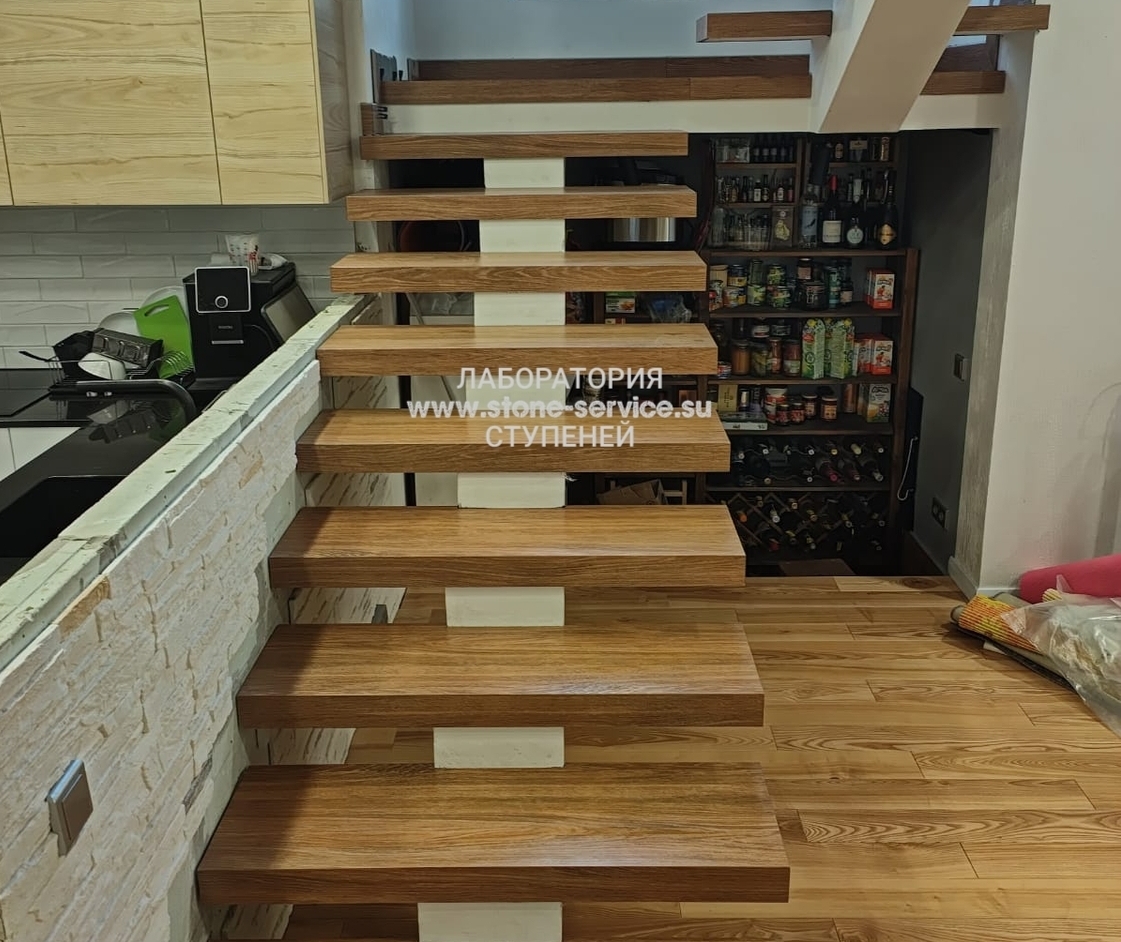 ступени с капиносом и подоконники из керамогранита