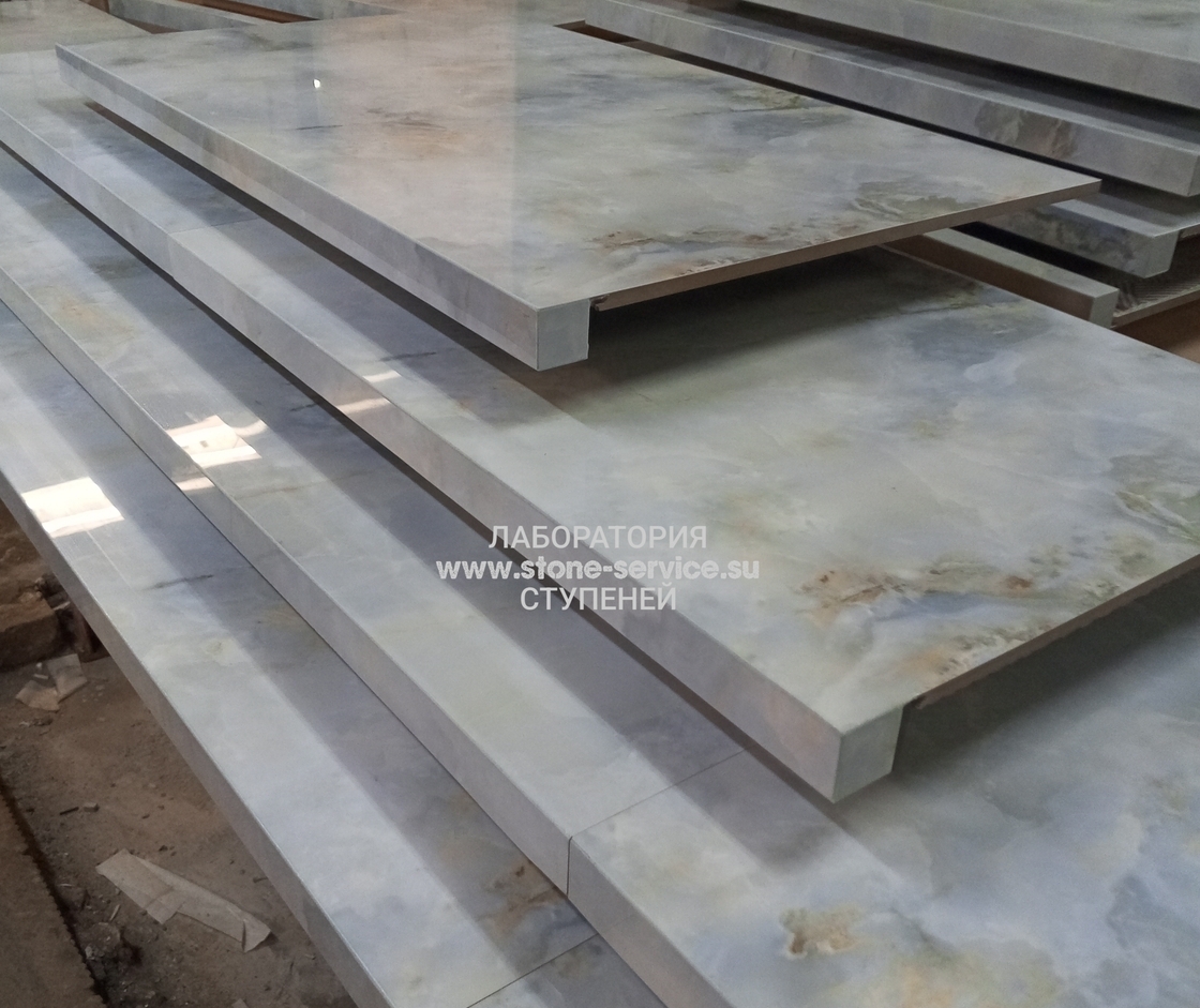 ступени с капиносом и подоконники из керамогранита