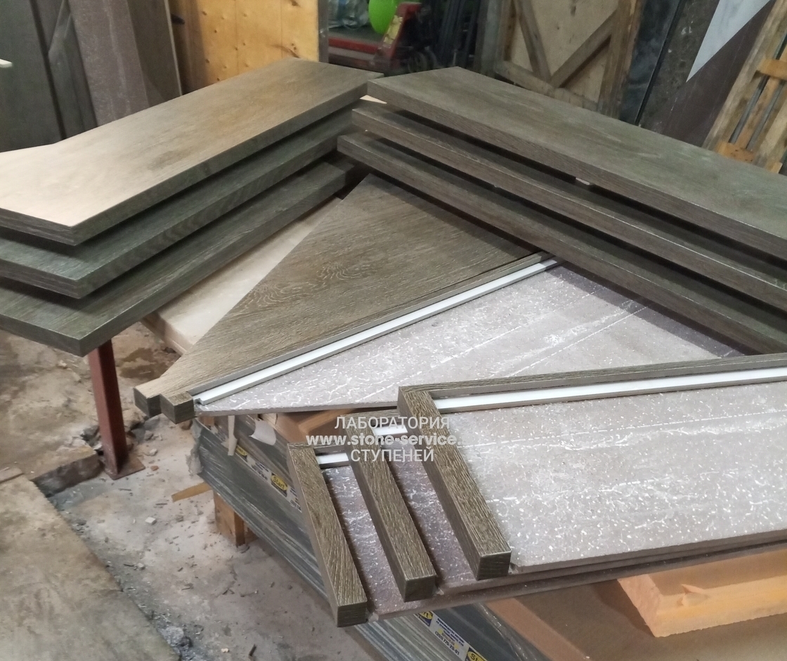 ступени с капиносом и подоконники из керамогранита