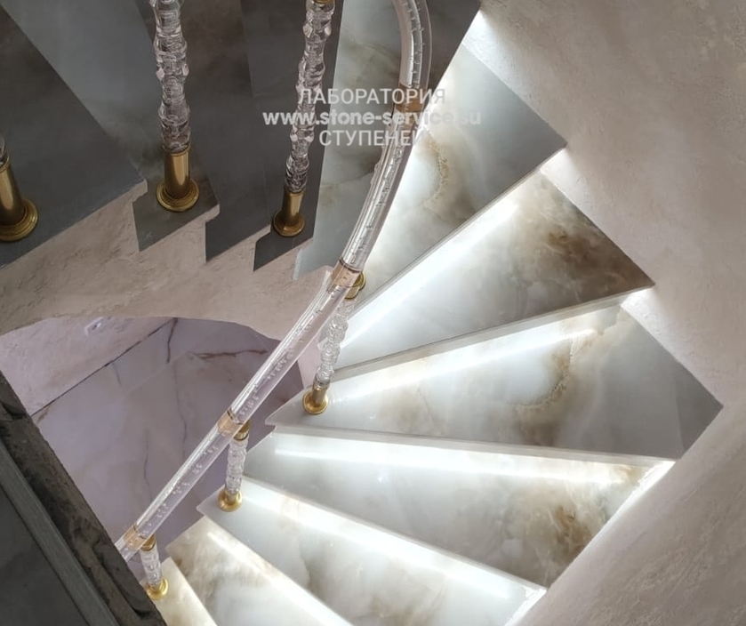 ступени с капиносом и подоконники из керамогранита