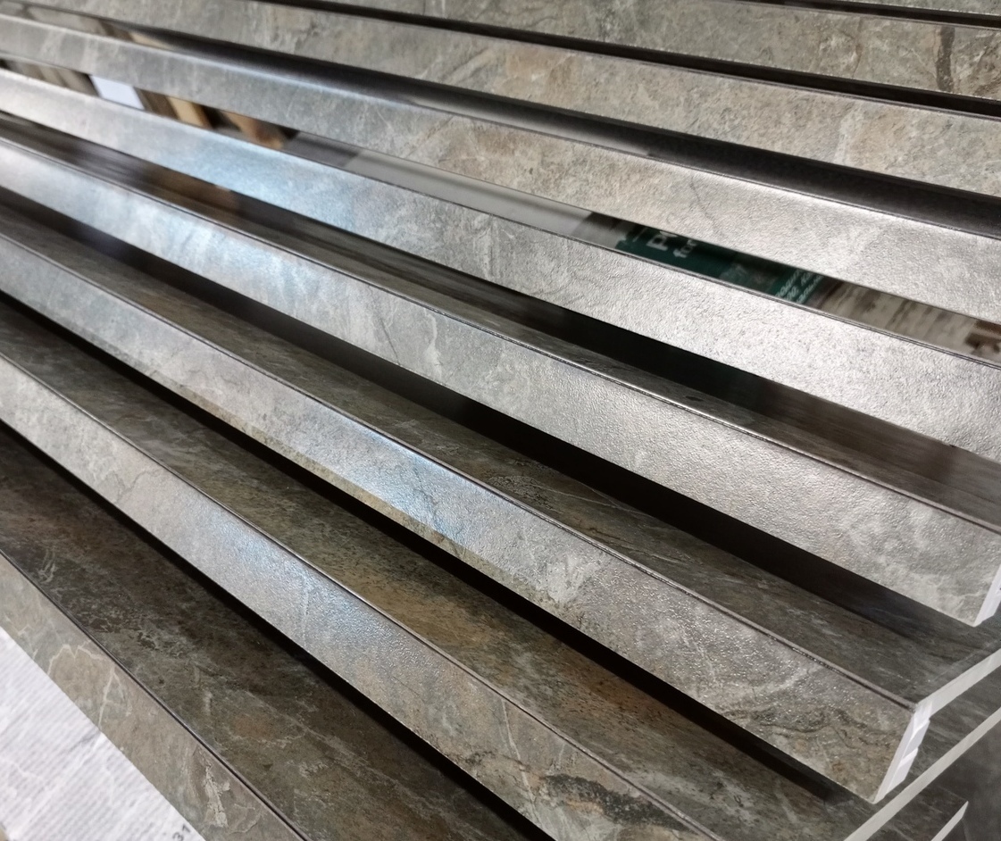 ступени с капиносом и подоконники из керамогранита