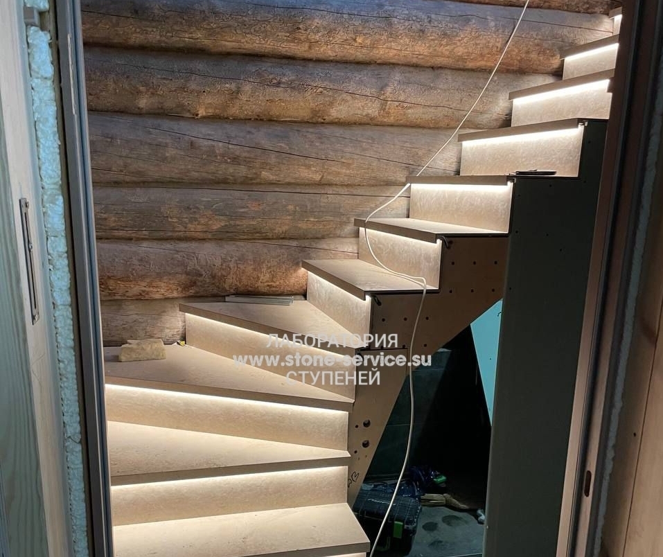 ступени с капиносом и подоконники из керамогранита