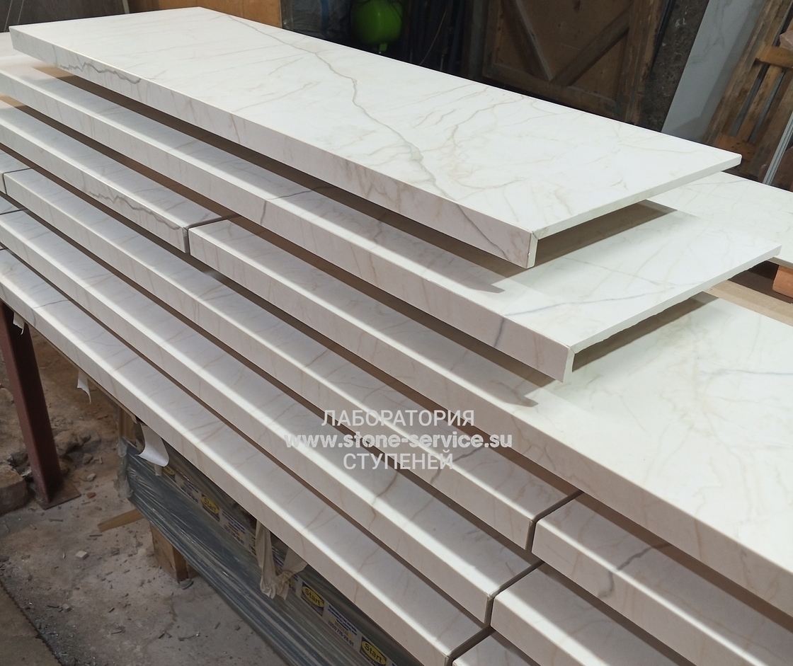 ступени с капиносом и подоконники из керамогранита