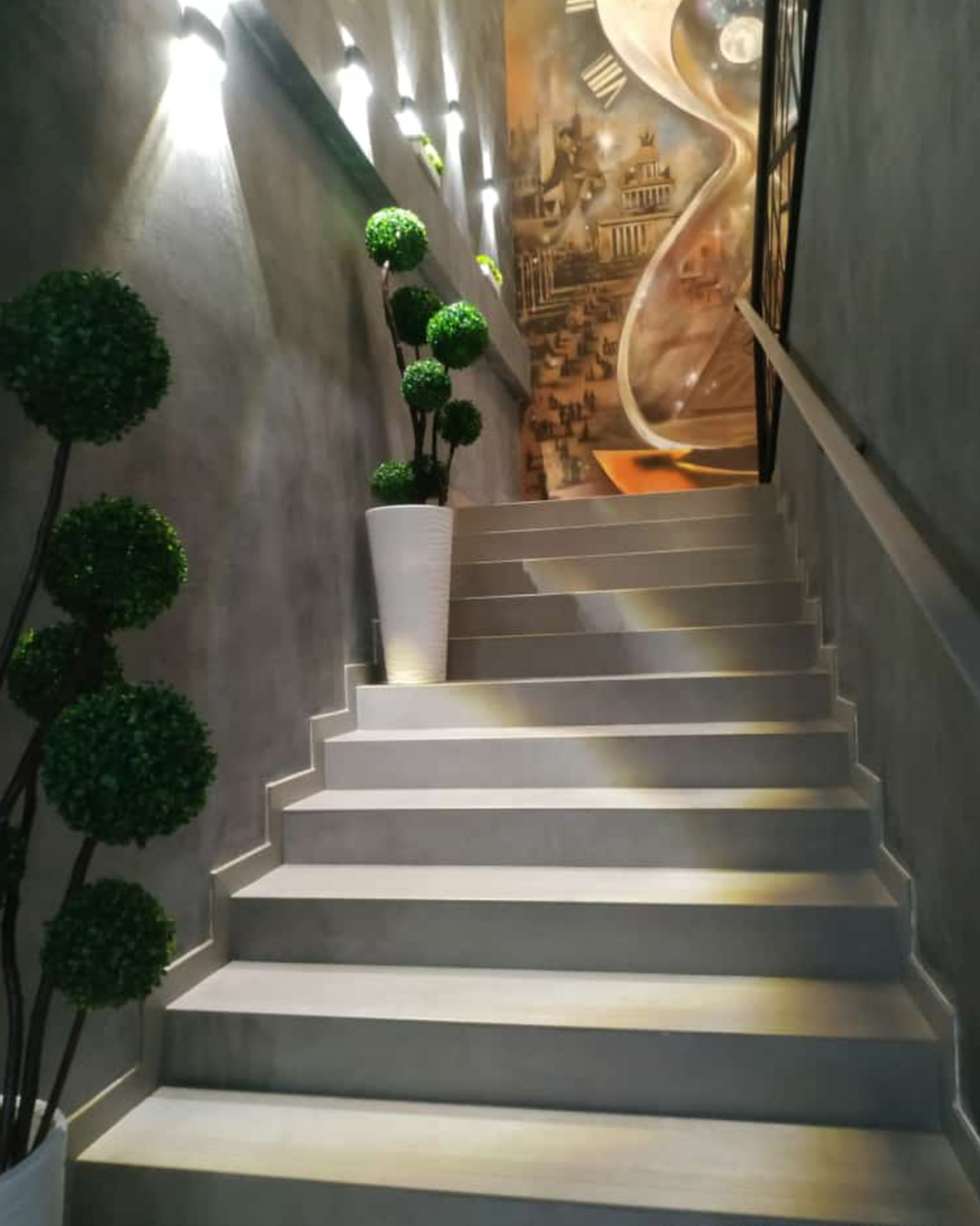 ступени однотонного цвета&nbsp;